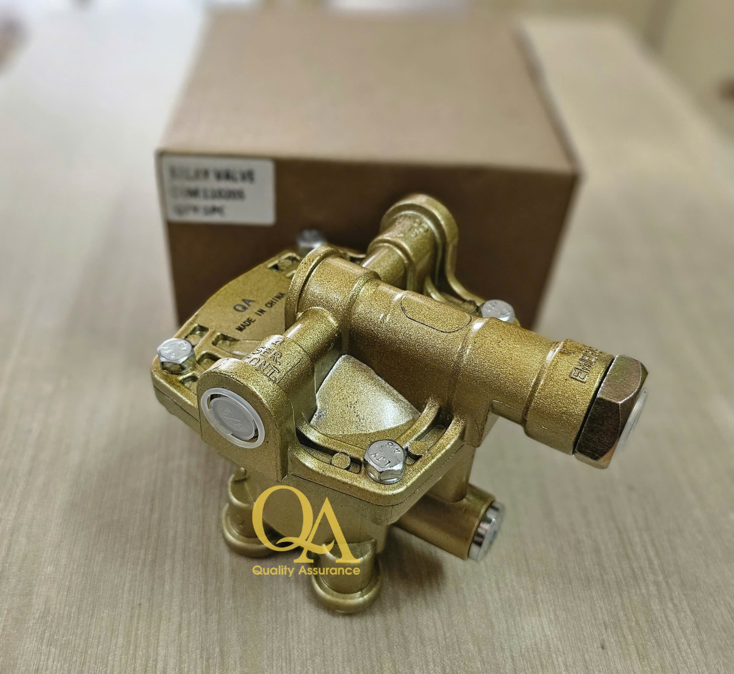 Cóc chia hơi vuông 4 lỗ QA vàng