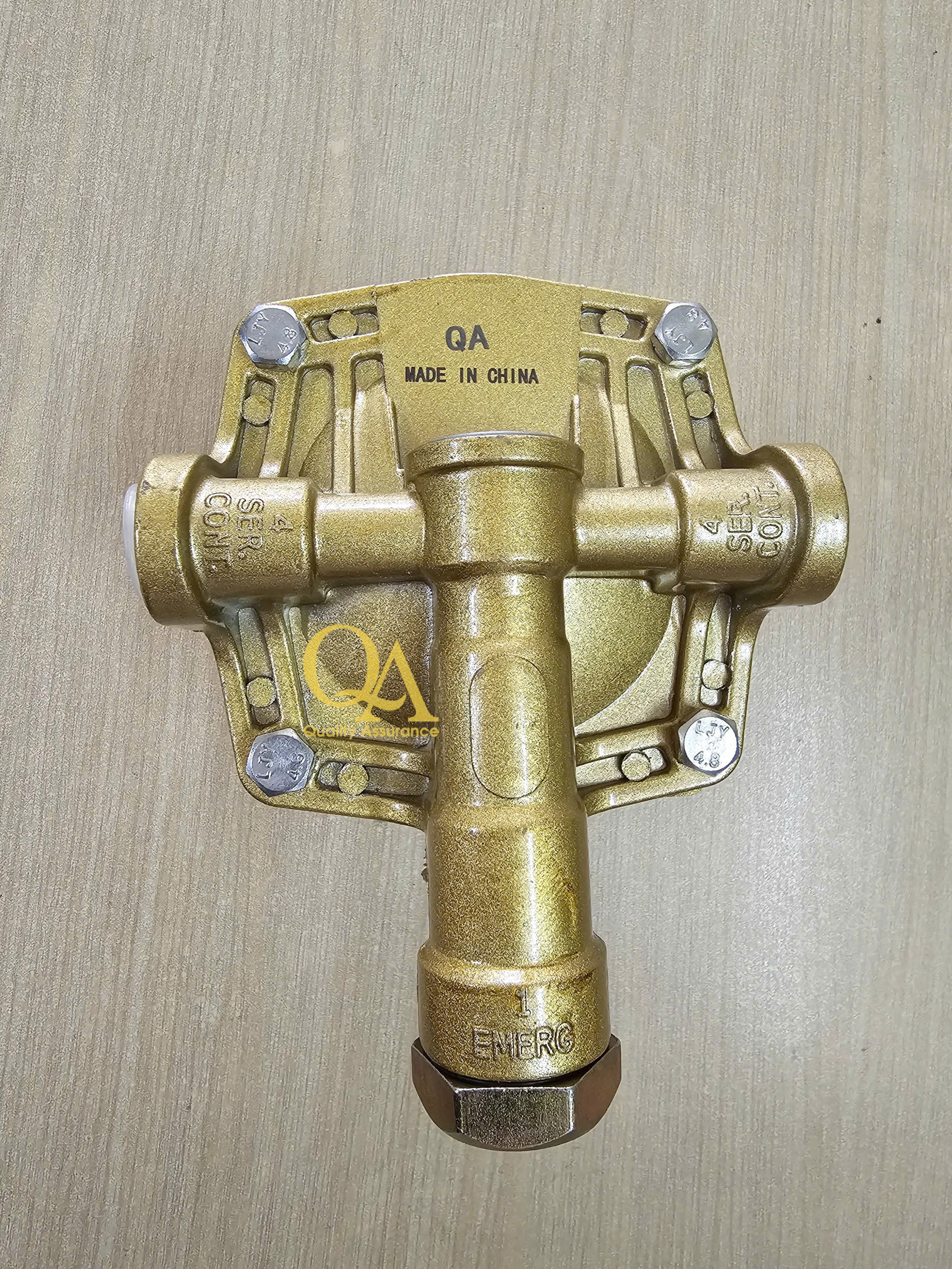 Cóc chia hơi vuông 4 lỗ QA vàng