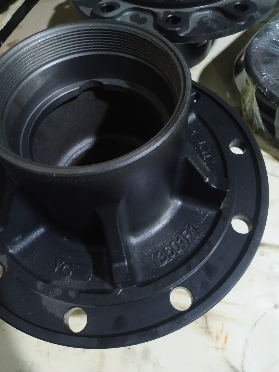 May ơ 10 lỗ 13 tấn kiểu Fuwa nằm trong